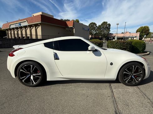 Used 2018 Nissan 370Z Coupe RWD image 1