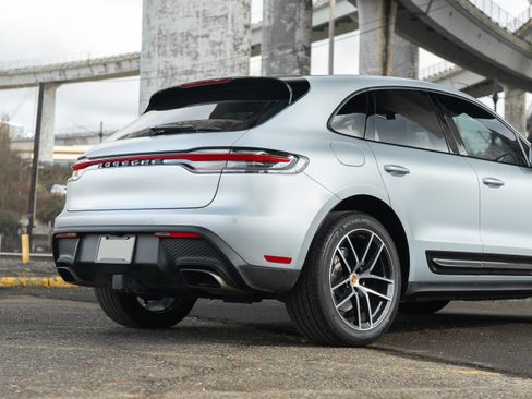 Used 2022 Porsche Macan Sport Edition image 12