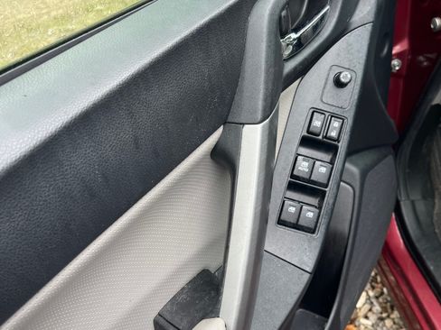 Used 2015 Subaru Forester 2.5i Limited image 8