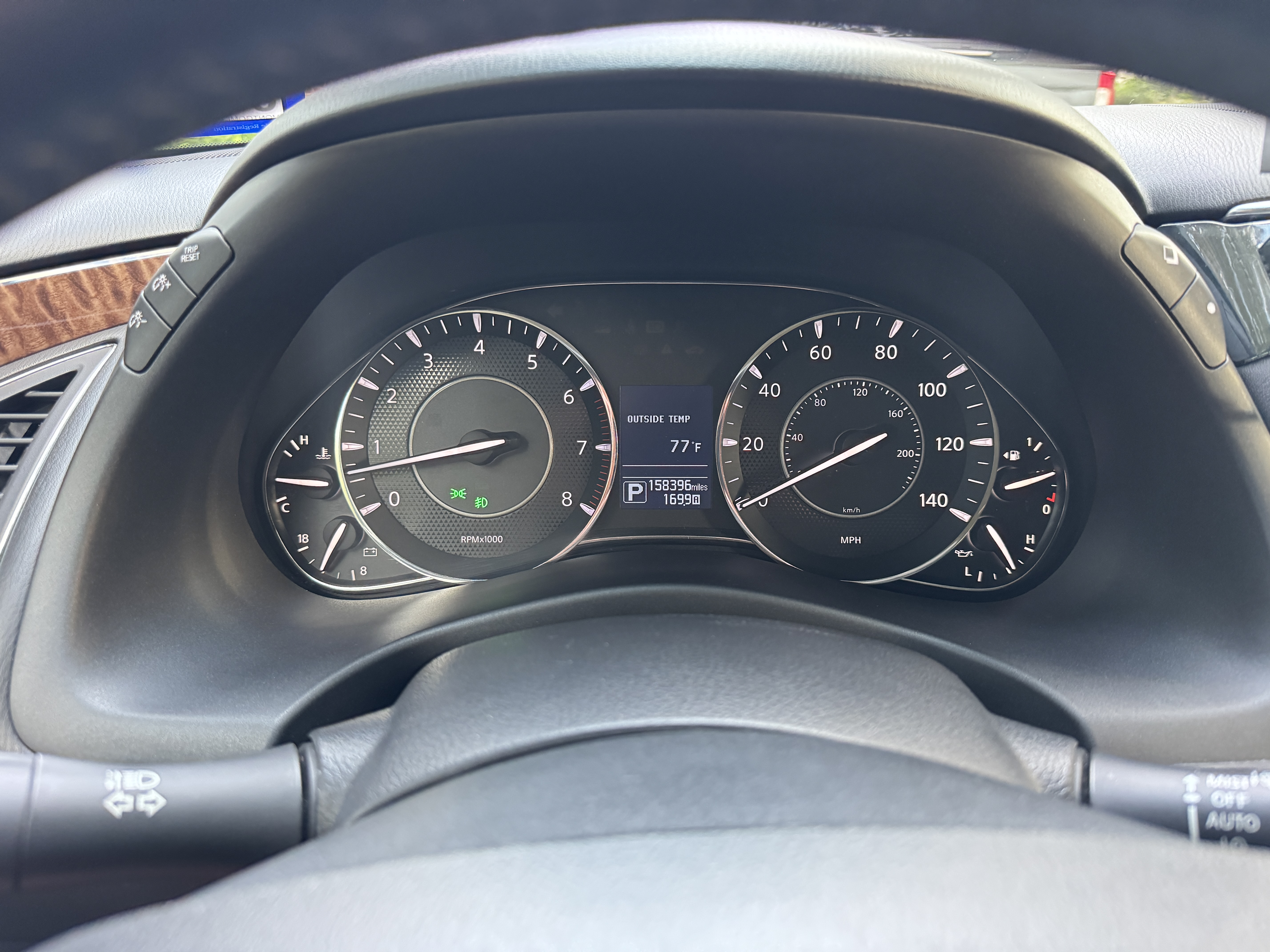 Used 2017 Nissan Armada Platinum w/ Interior Lighting Package RWD image 18
