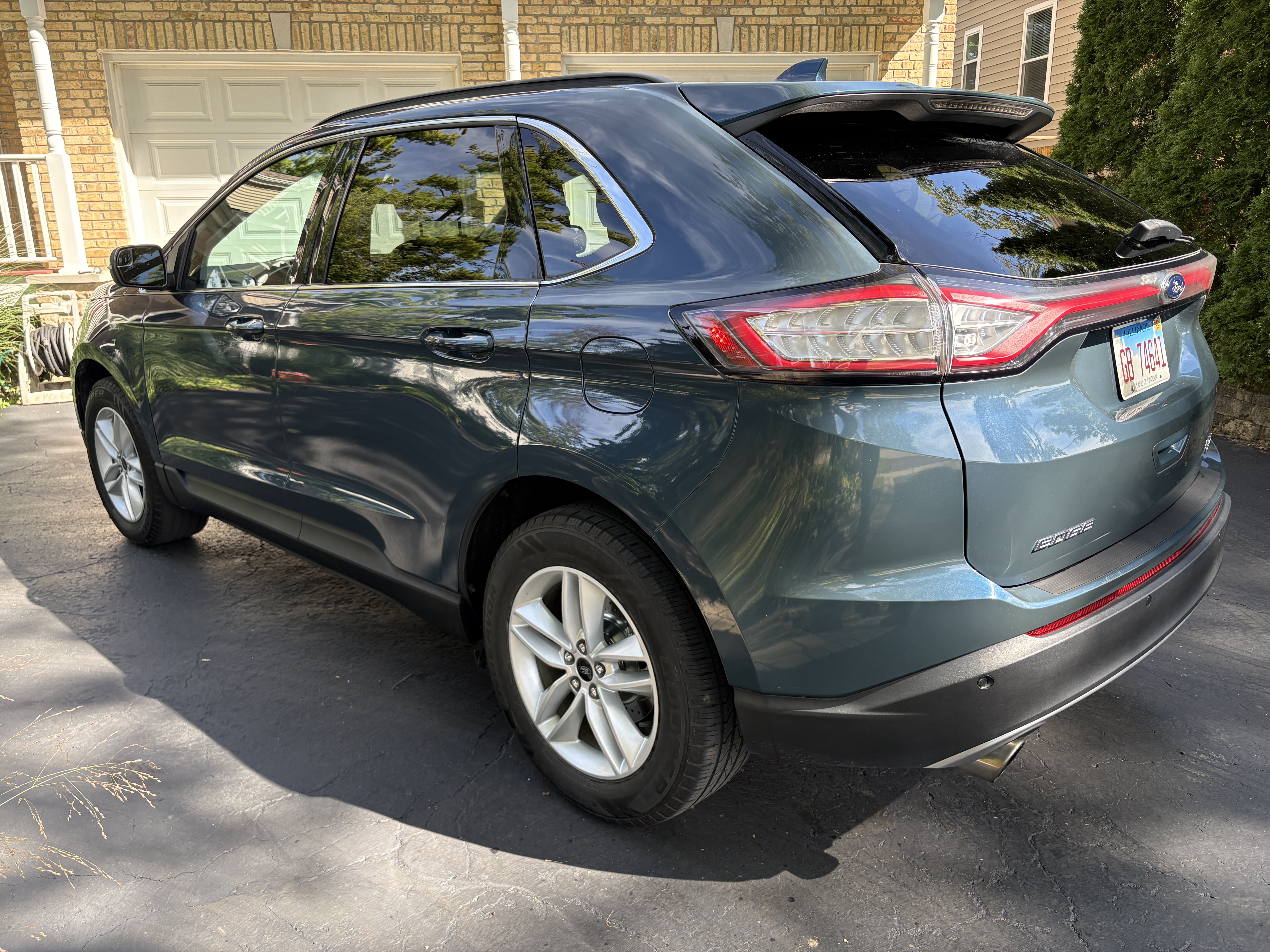 Used 2016 Ford Edge SEL w/ Cargo Accessory Package FWD image 2