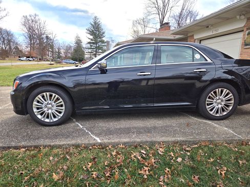 Used 2012 Chrysler 300 Limited image 2