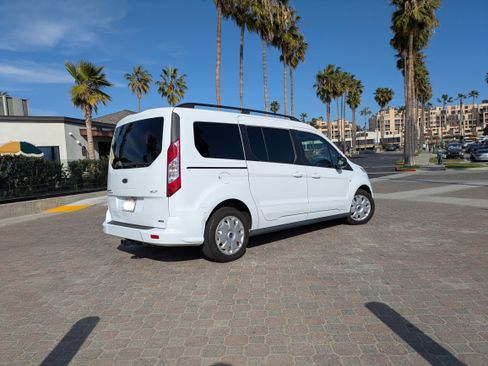 Used 2014 Ford Transit Connect XLT image 11