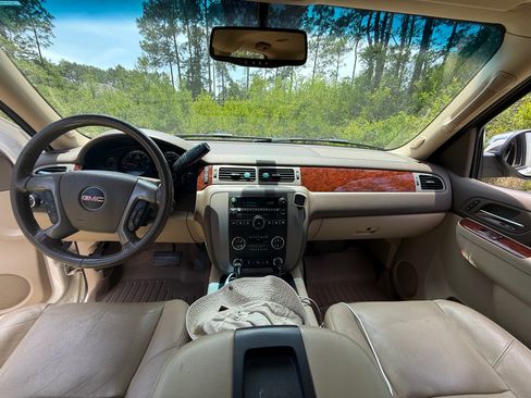 Used 2013 GMC Yukon XL SLT w/ Regional Value Package RWD image 4