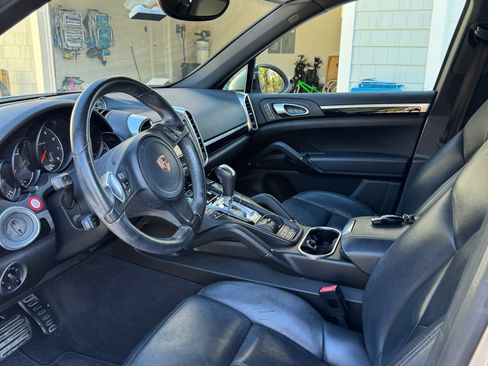 Used 2013 Porsche Cayenne image 16