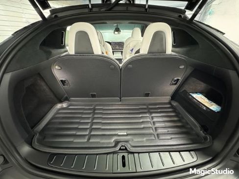 Used 2024 Tesla Model X Plaid image 21