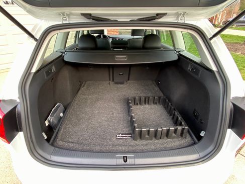 Used 2017 Volkswagen Golf SE image 13