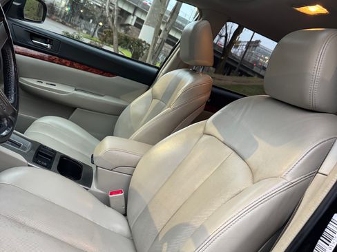 Used 2010 Subaru Outback 2.5i Limited image 12