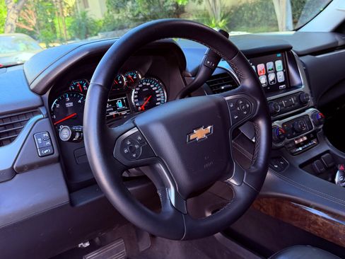 Used 2019 Chevrolet Suburban LT image 9