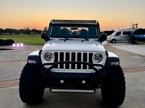 Used 2020 Jeep Gladiator Sport w/ Quick Order Package 24S image 9