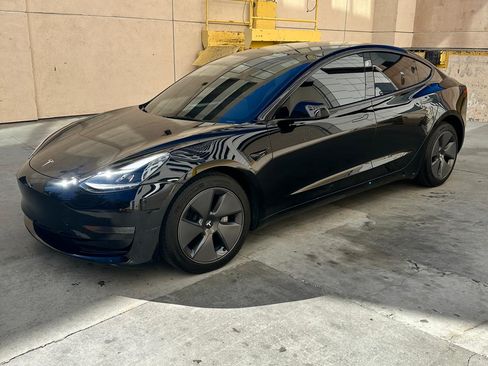 Used 2023 Tesla Model 3 Standard Range image 2