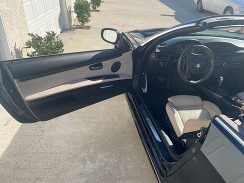 Used 2012 BMW 335i Convertible image 15