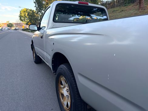Used 2001 Toyota Tacoma 2WD Regular Cab image 11