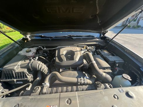 Used 2018 GMC Canyon SLE w/ SLE Convenience Package image 16