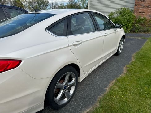 Used 2014 Ford Fusion SE w/ Equipment Group 201A FWD image 9