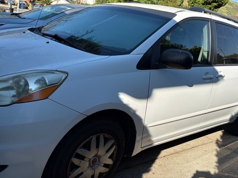 Used 2010 Toyota Sienna CE image 4