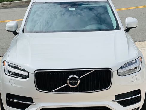 Used 2018 Volvo XC90 T6 Momentum w/ Convenience Package AWD/4WD image 1