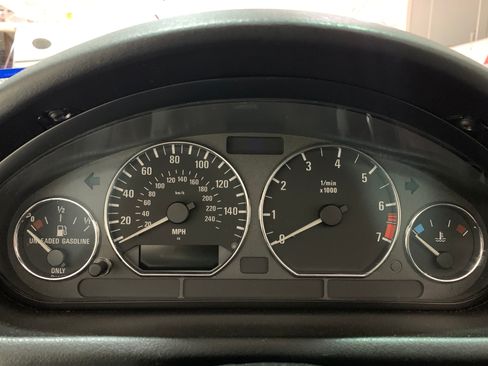 Used 1999 BMW Z3 2.5i RWD image 6