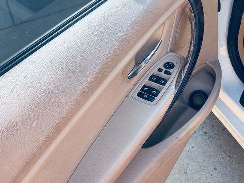 Used 2014 BMW 320i Sedan image 10