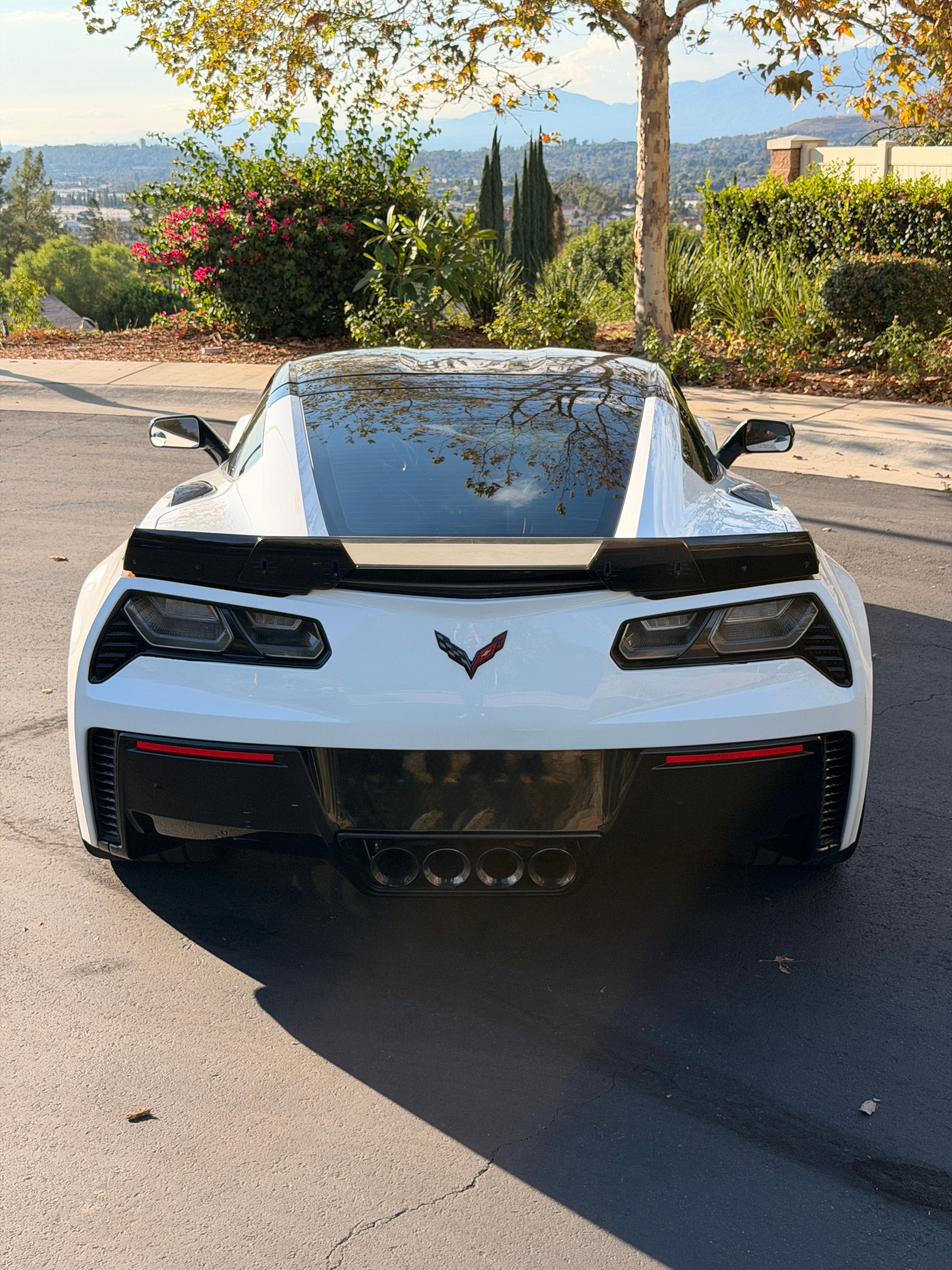 Used 2015 Chevrolet Corvette Z06 w/ 3LZ Preferred Equipment Group RWD image 8