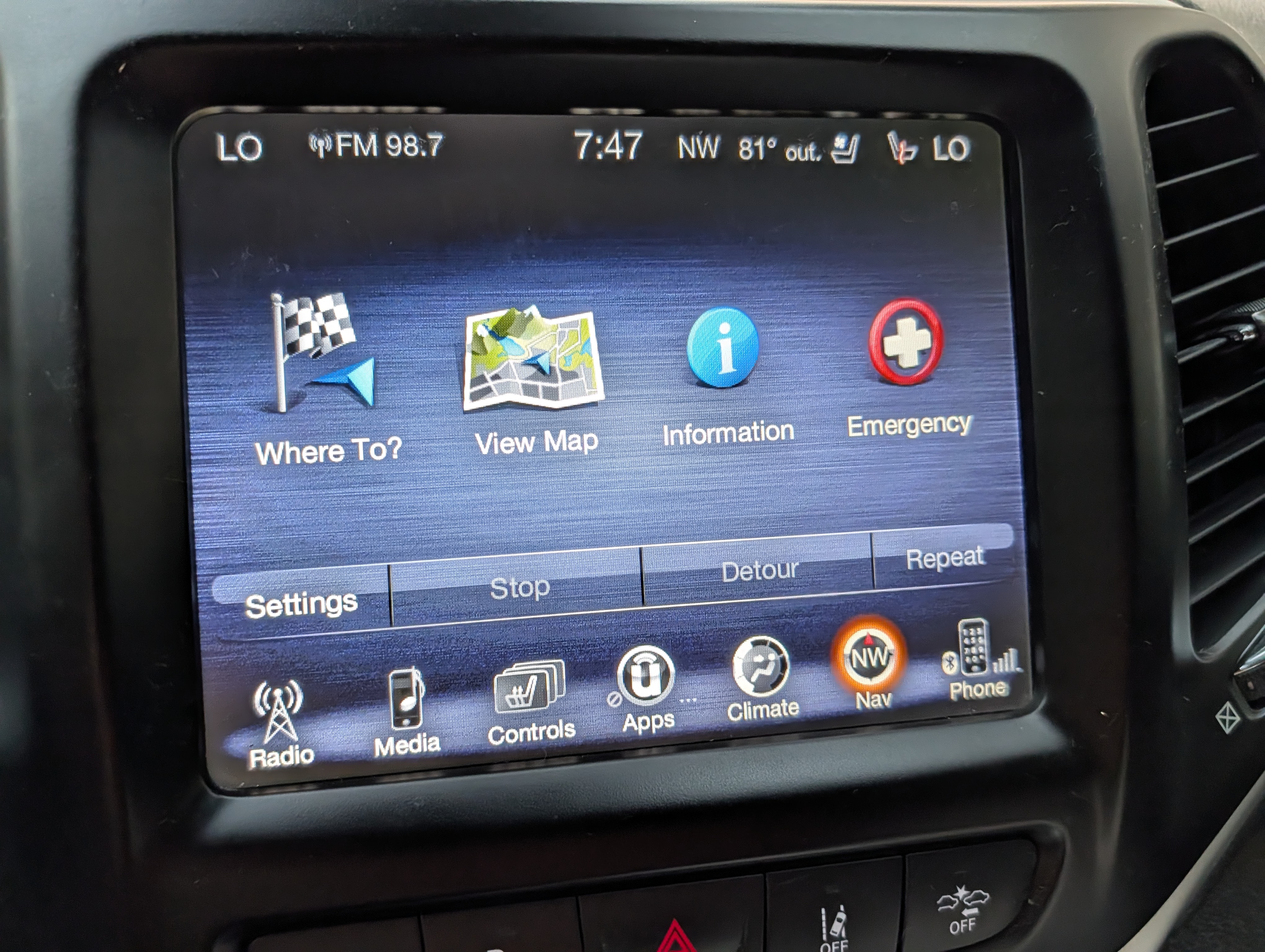 Used 2017 Jeep Cherokee Trailhawk AWD/4WD image 9