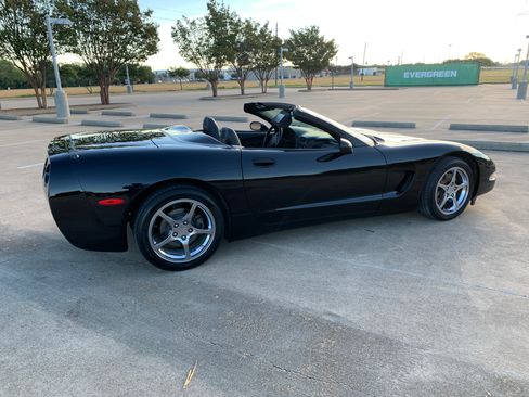 Used 2000 Chevrolet Corvette Convertible w/ Memory Pkg RWD image 9