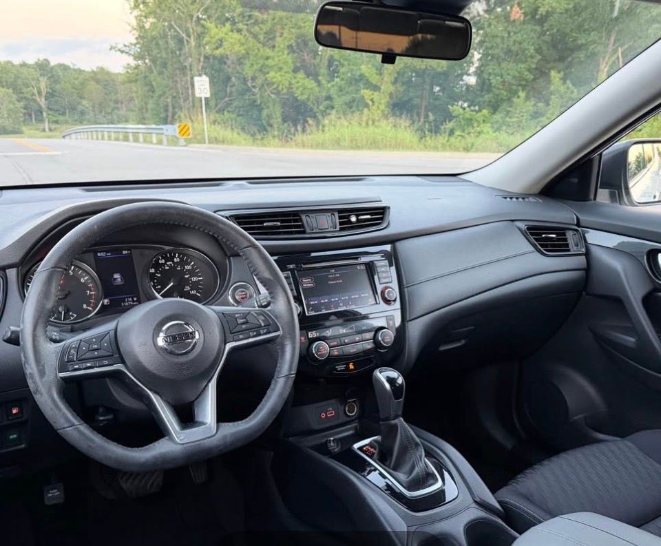 Used 2020 Nissan Rogue SV FWD image 8