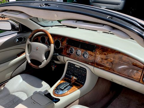 Used 2002 Jaguar XK8 Convertible image 9