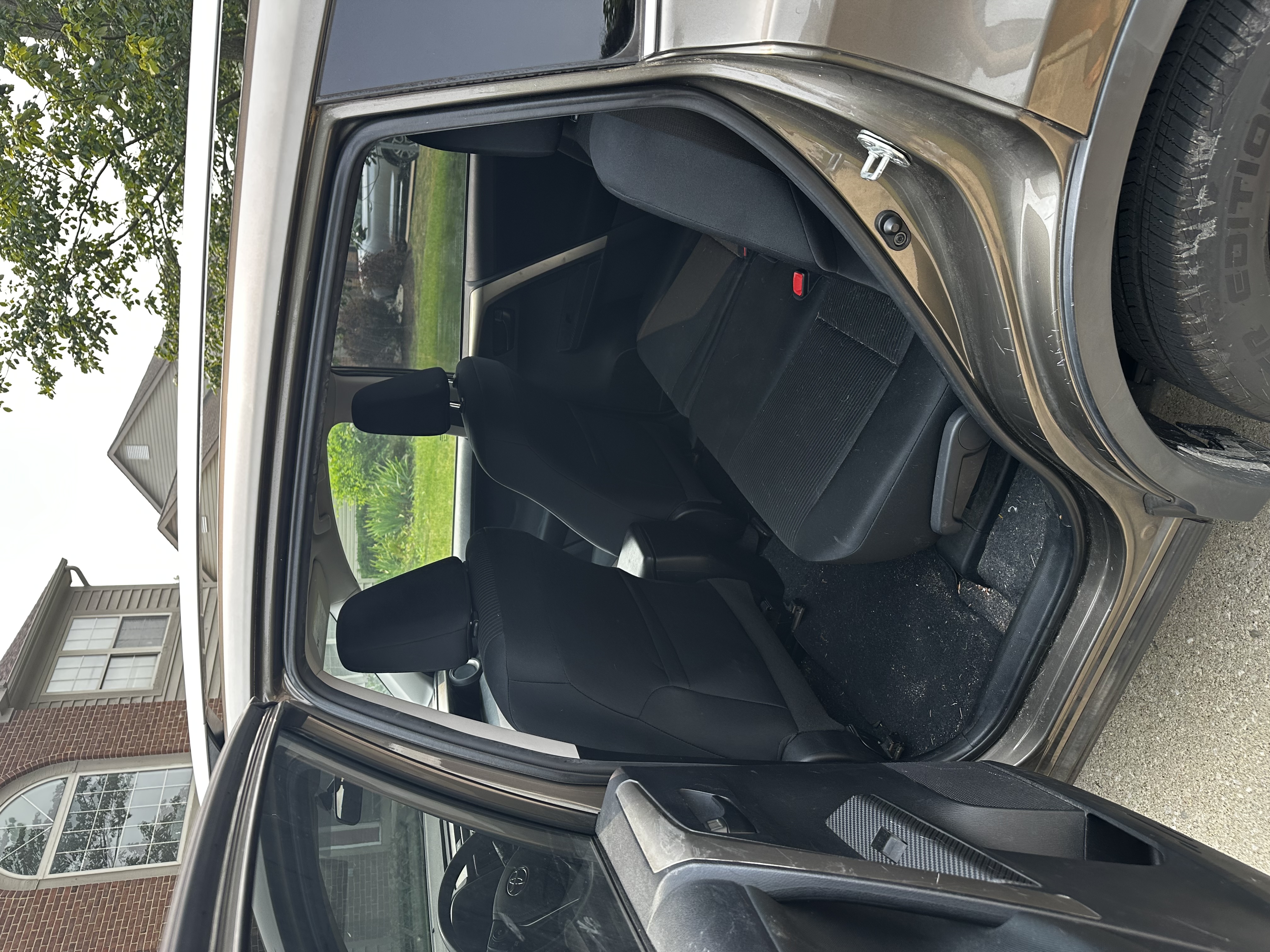 Used 2015 Toyota RAV4 LE FWD image 11