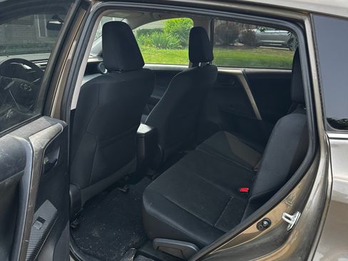 Used 2015 Toyota RAV4 LE FWD image 11