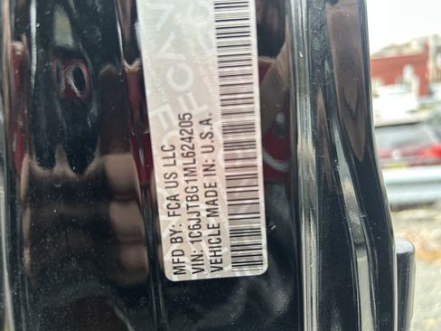 Used 2021 Jeep Gladiator Rubicon w/ Cold Weather Group image 14