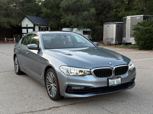 Used 2018 BMW 530e w/ Premium Package 2 image 1