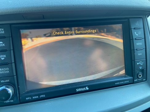 Used 2009 Chrysler Town & Country Touring image 21