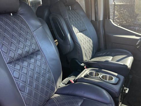 Used 2021 Ford Transit 150 Low Roof AWD image 10