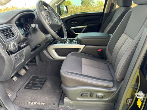 Used 2023 Nissan Titan SV w/ SV Convenience Package image 16