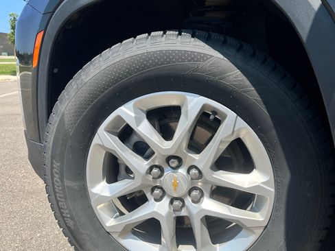 Used 2022 Chevrolet Traverse LS AWD/4WD image 15