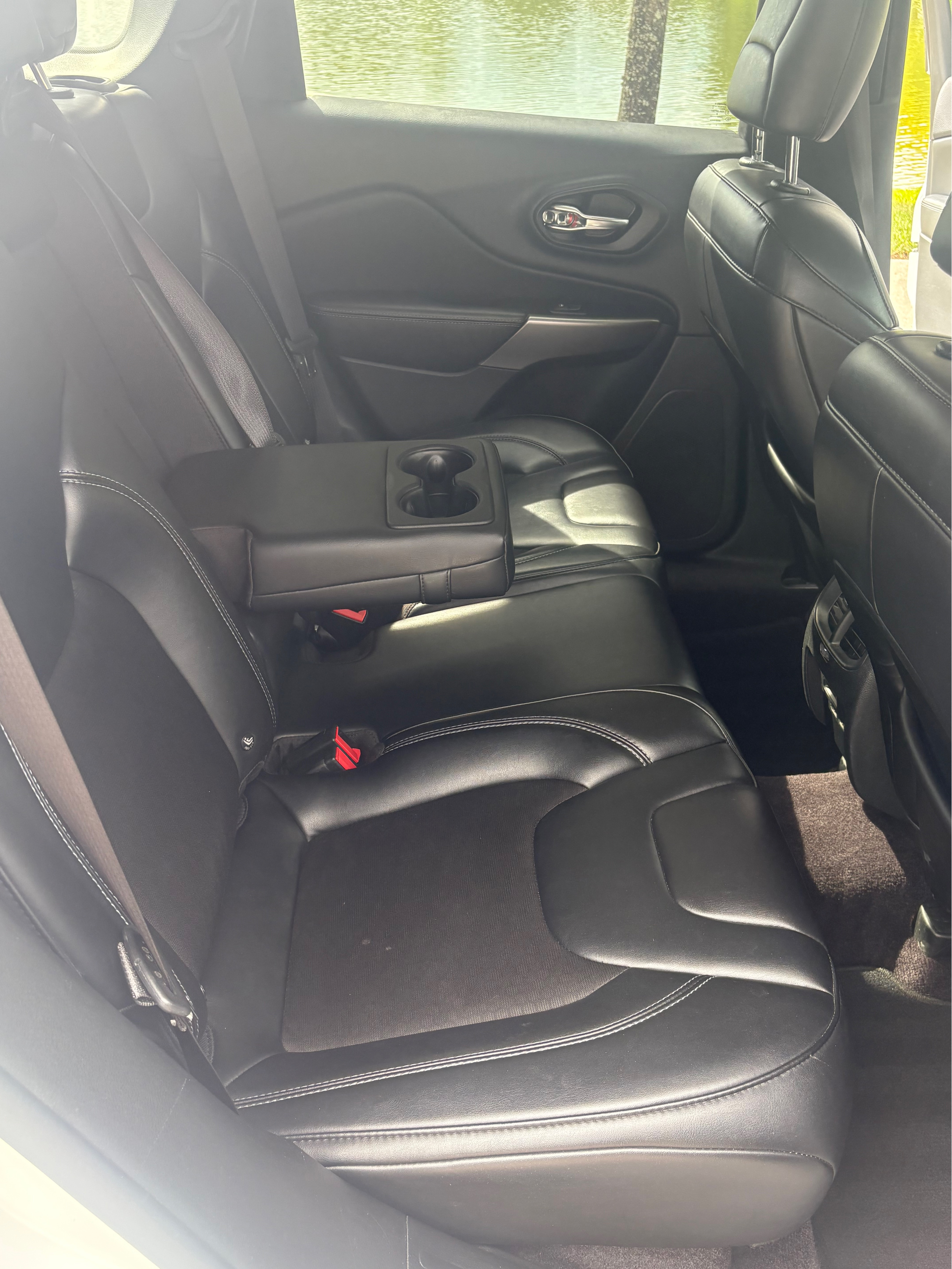 Used 2019 Jeep Cherokee Latitude Plus w/ Trailer Tow Group AWD/4WD image 13