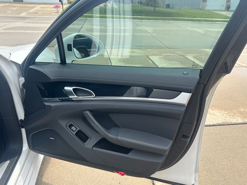 Used 2012 Porsche Panamera 4S image 9