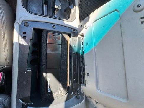 Used 2005 Chevrolet Suburban LT w/ Preferred Equipment Group image 15