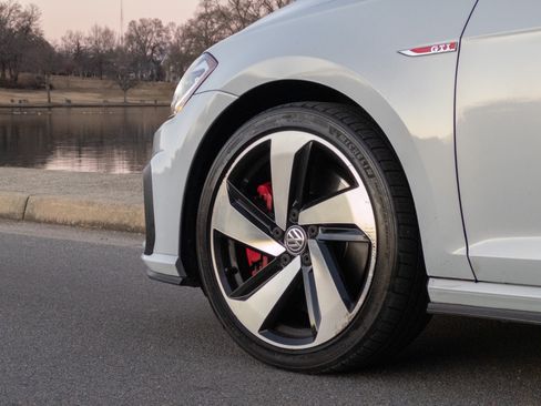 Used 2019 Volkswagen GTI SE image 12