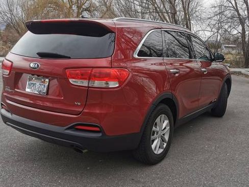 Used 2017 Kia Sorento LX AWD/4WD image 2
