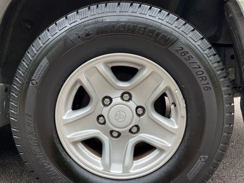 Used 2000 Toyota 4Runner SR5 RWD image 2