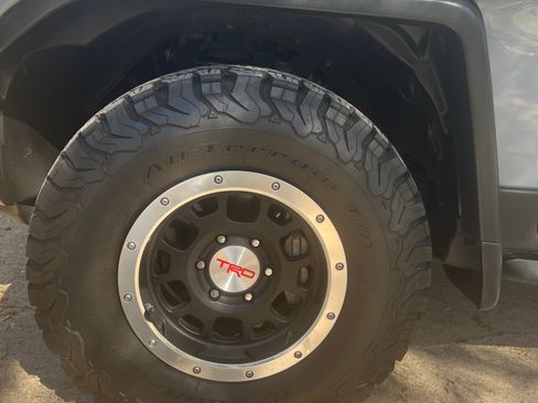 Used 2013 Toyota FJ Cruiser Sport Utility 2D w/ Trail Teams Special Edition image 12