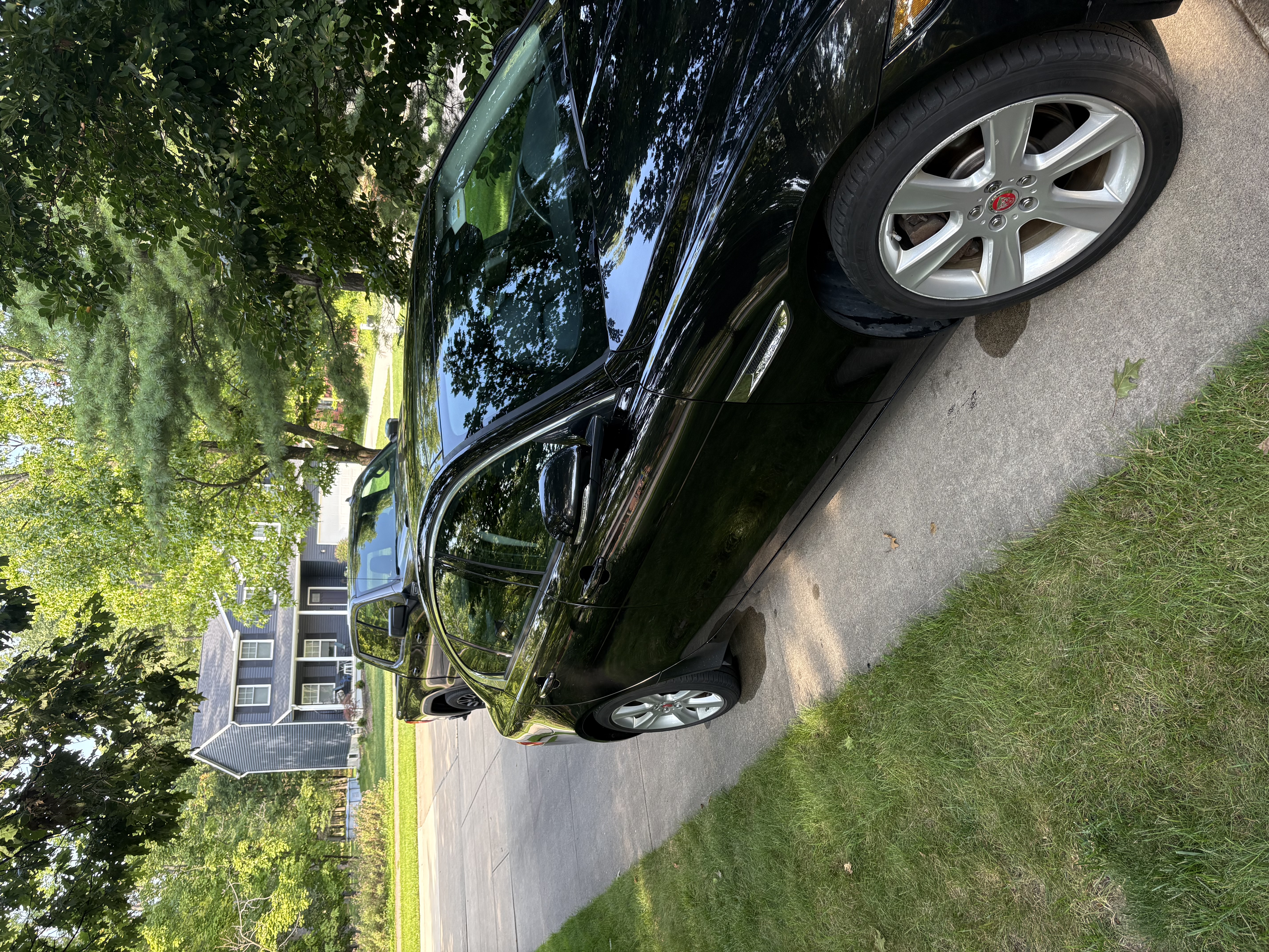 Used 2018 Jaguar XE Premium AWD/4WD image 2
