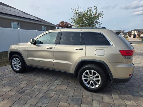 Used 2014 Jeep Grand Cherokee Laredo w/ 18" Wheel & 8.4" Radio Group image 5
