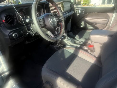 Used 2024 Jeep Wrangler Unlimited Rubicon image 10