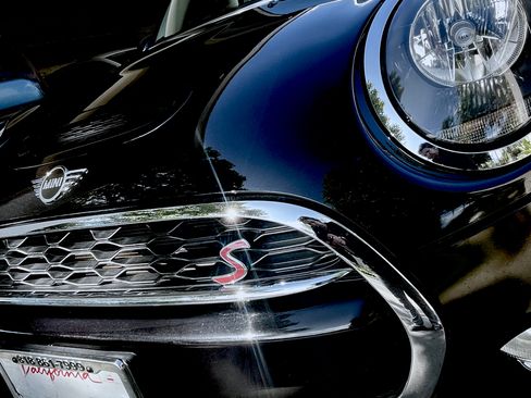 Used 2019 MINI Cooper S w/ Signature Upholstery Package image 8