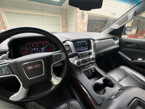 Used 2019 GMC Yukon SLT AWD/4WD image 9