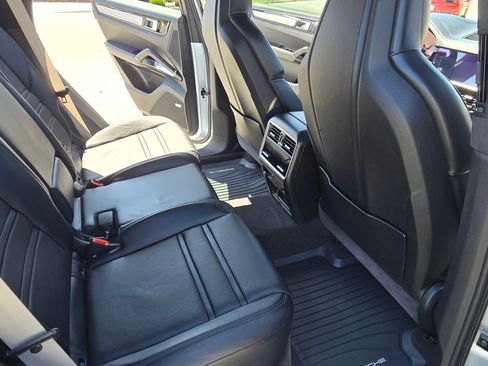 Used 2019 Porsche Cayenne Turbo image 15