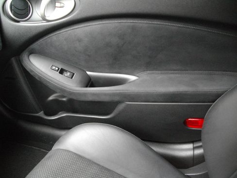 Used 2009 Nissan 370Z Touring w/ Sport Pkg image 20